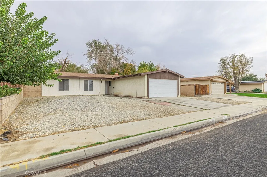 44256 Gingham, Lancaster, California 93535 home-pic-2