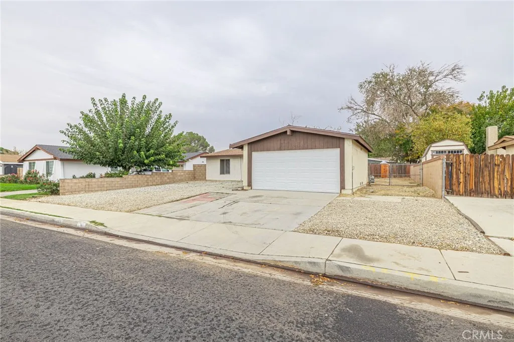 44256 Gingham, Lancaster, California 93535 home-pic-4
