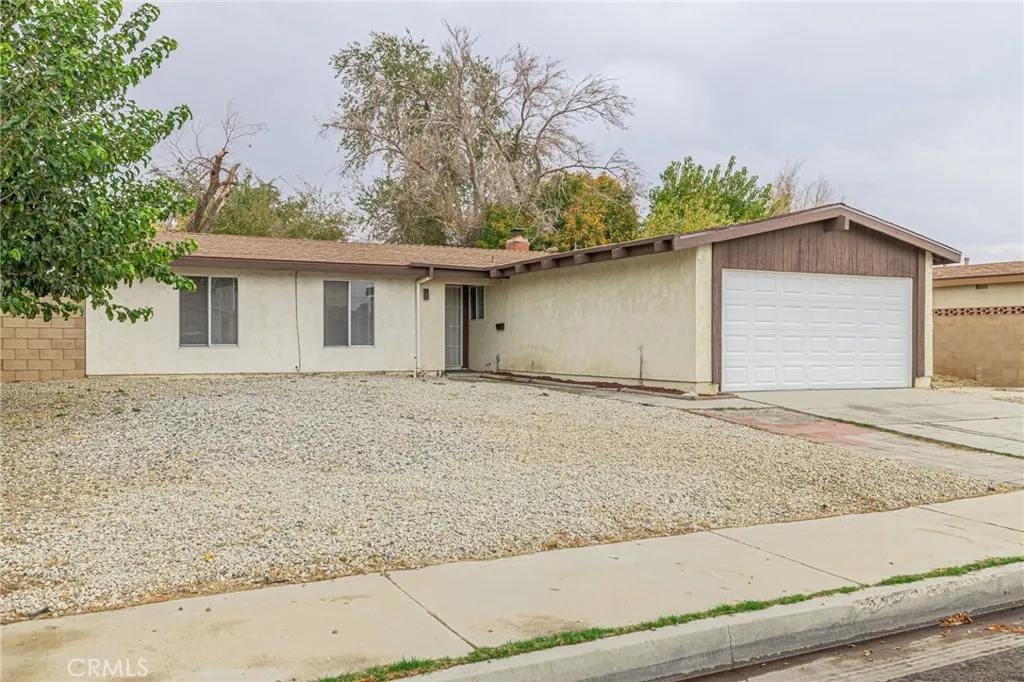 44256 Gingham, Lancaster, California 93535 home-pic-3