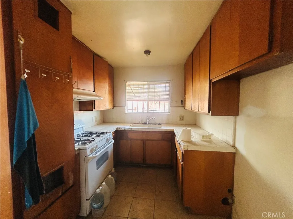 980 Yale, Los Angeles, California 90012 home-pic-8