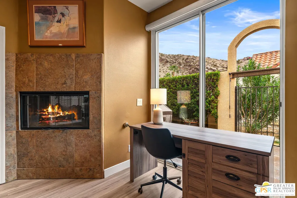 226 Canyon Circle, Palm Springs, California 92264 home-pic-24