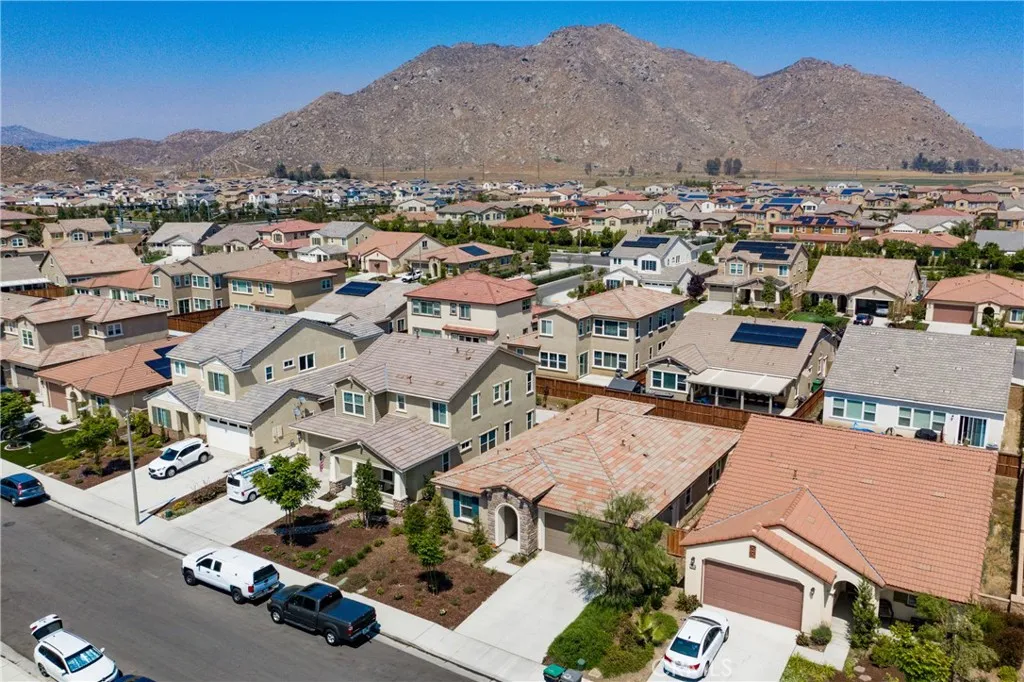 27832 Paddleboat Court, Menifee, California 92585 home-pic-2