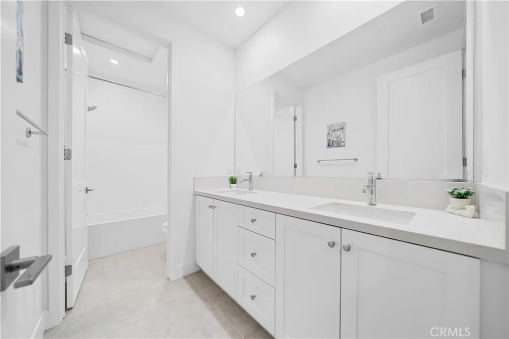 118 Glydon, Irvine, California 92618 home-pic-7