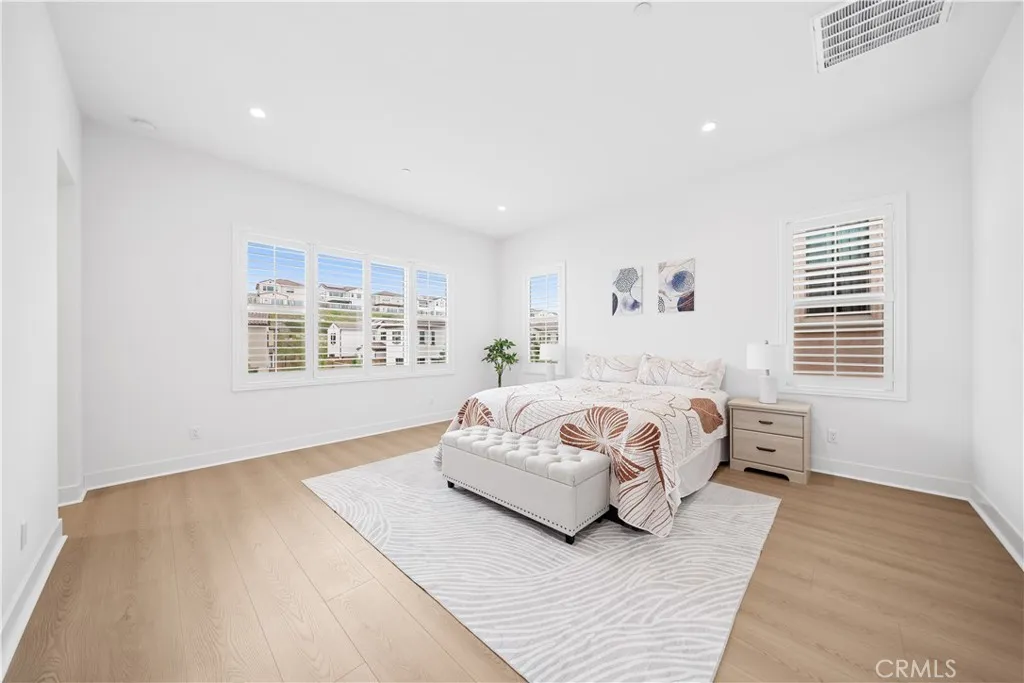118 Glydon, Irvine, California 92618 home-pic-11