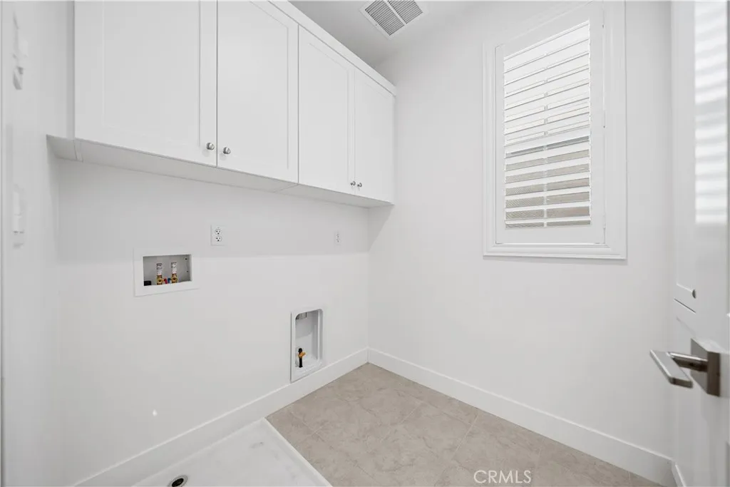 118 Glydon, Irvine, California 92618 home-pic-9