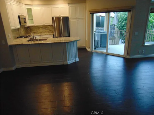 Same flooring throughout