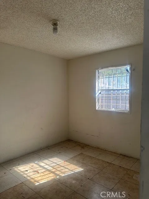 933 N Mountain View, San Bernardino, California 92410 home-pic-3
