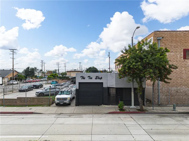 4656 Floral, Los Angeles, California 90022
