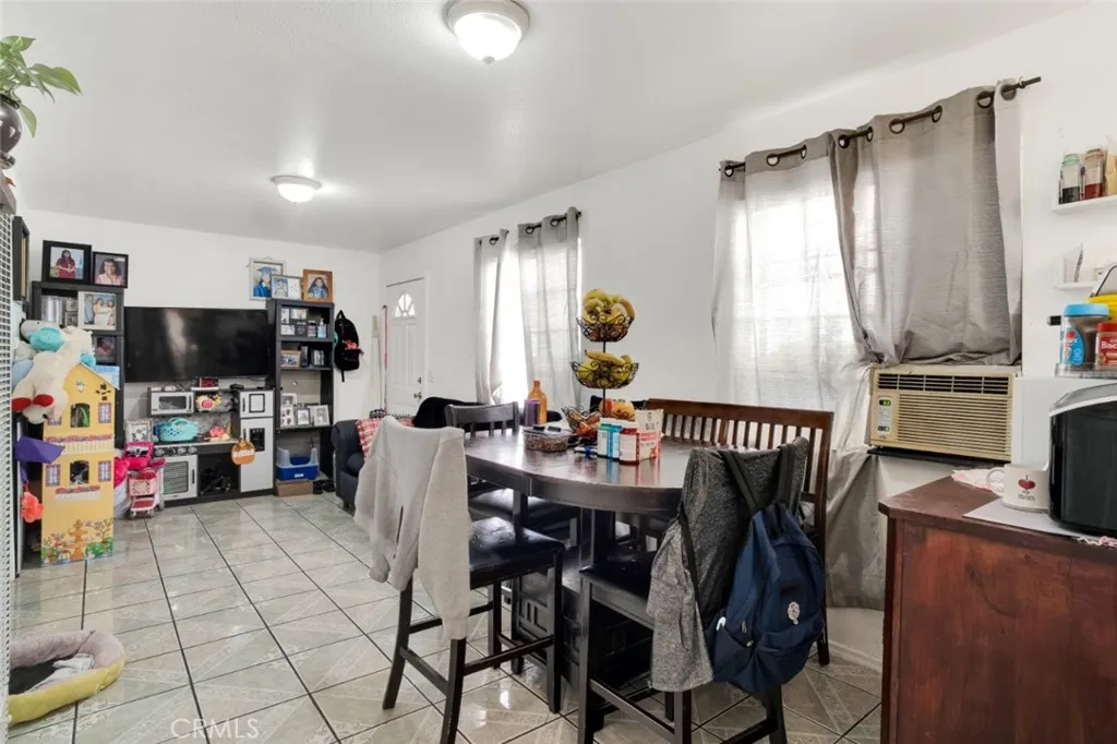 418 E 120th Street, Los Angeles, California 90061 home-pic-4