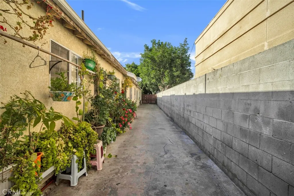 418 E 120th Street, Los Angeles, California 90061 home-pic-3