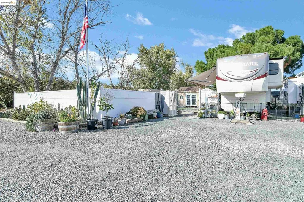 23701 Marsh Creek Rd, Brentwood, California 94513 home-pic-23