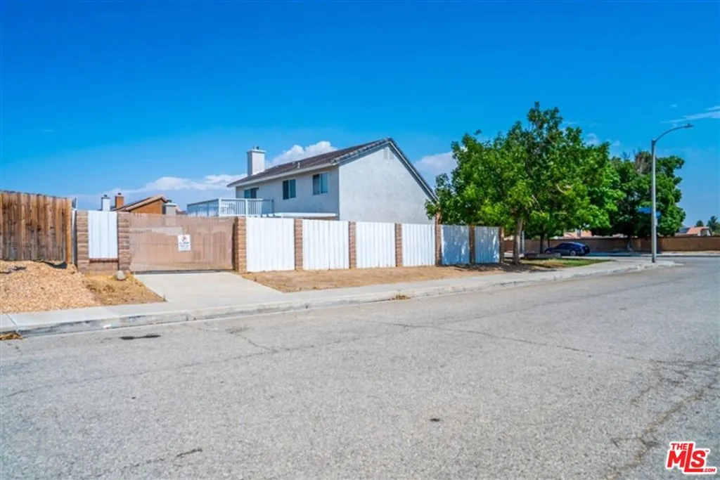 37411 Sheffield Drive, Palmdale, California 93550 home-pic-2