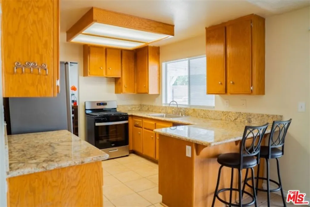 37411 Sheffield Drive, Palmdale, California 93550 home-pic-17