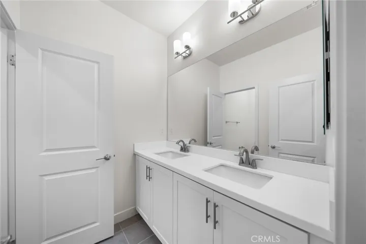 Hallway Bath with dual Sink