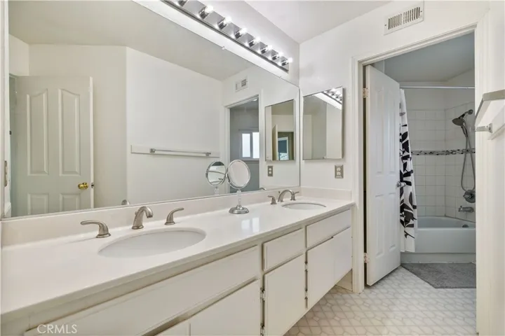 2nd floor bathroom