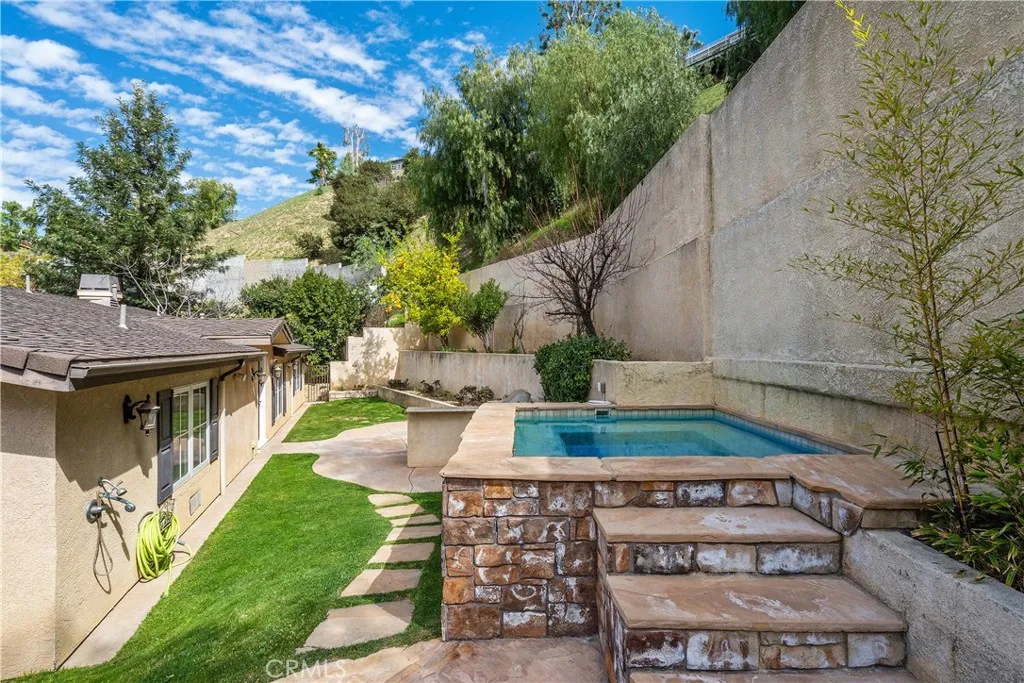 4630 Esparto Road N, Woodland Hills, California 91364 home-pic-55