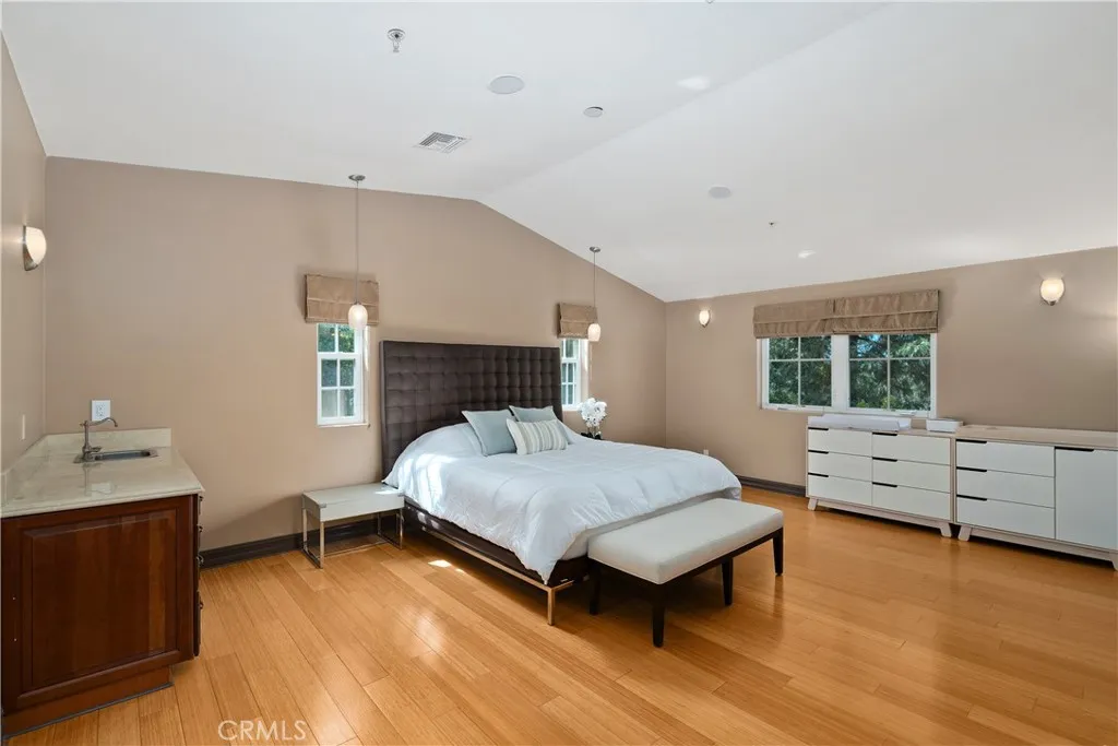4630 Esparto Road N, Woodland Hills, California 91364 home-pic-11
