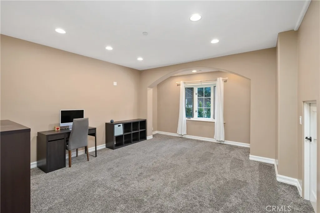 4630 Esparto Road N, Woodland Hills, California 91364 home-pic-25