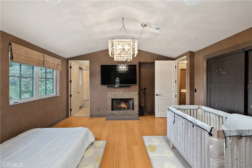 4630 Esparto Road N, Woodland Hills, California 91364 home-pic-15