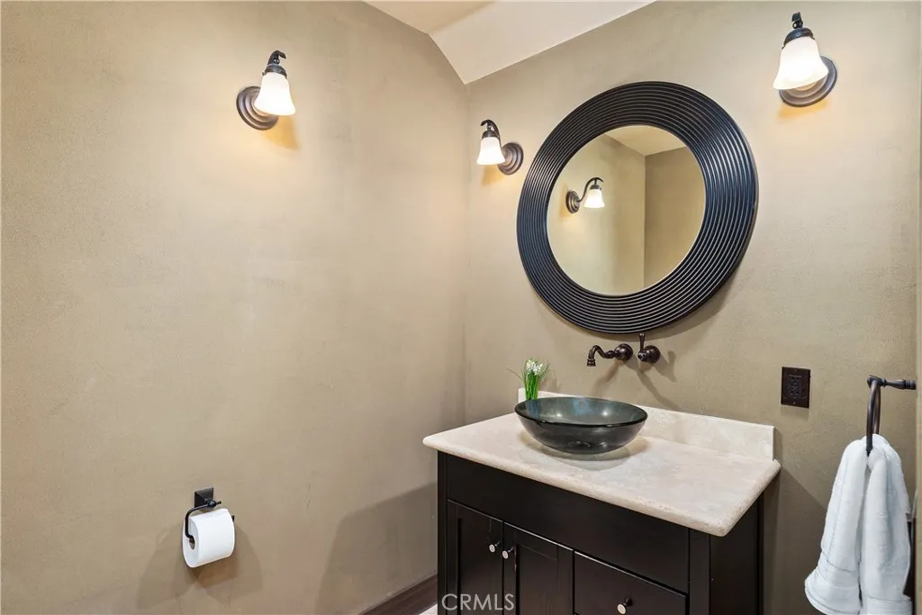 4630 Esparto Road N, Woodland Hills, California 91364 home-pic-41