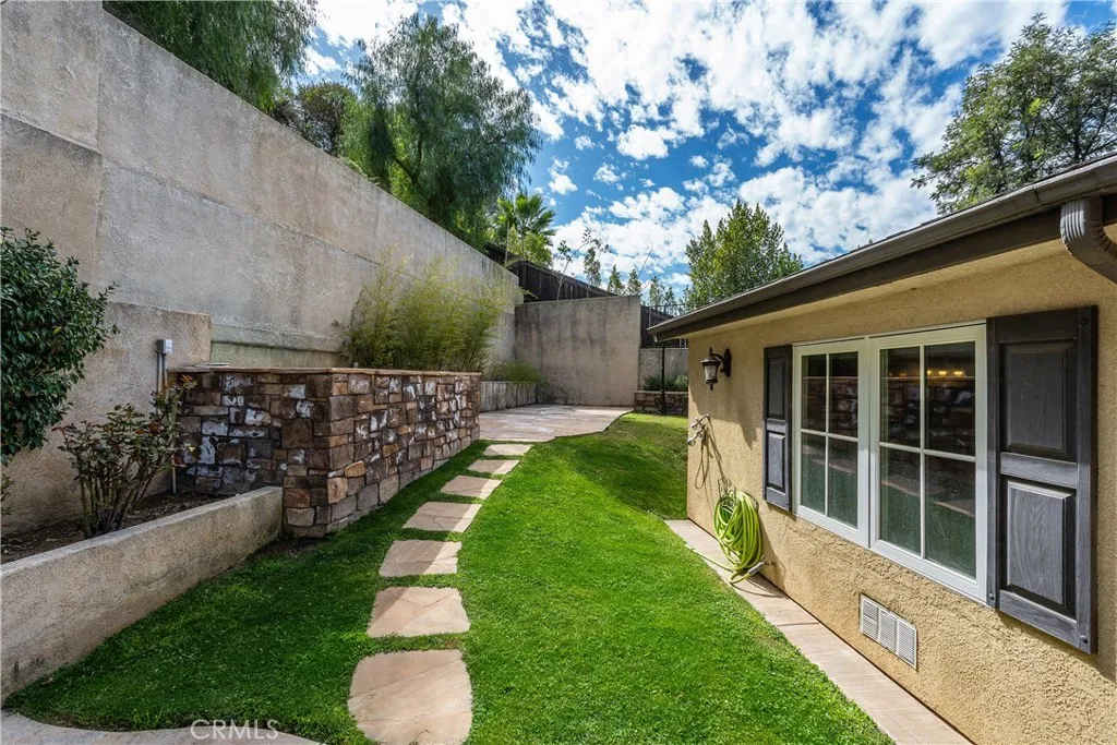 4630 Esparto Road N, Woodland Hills, California 91364 home-pic-53