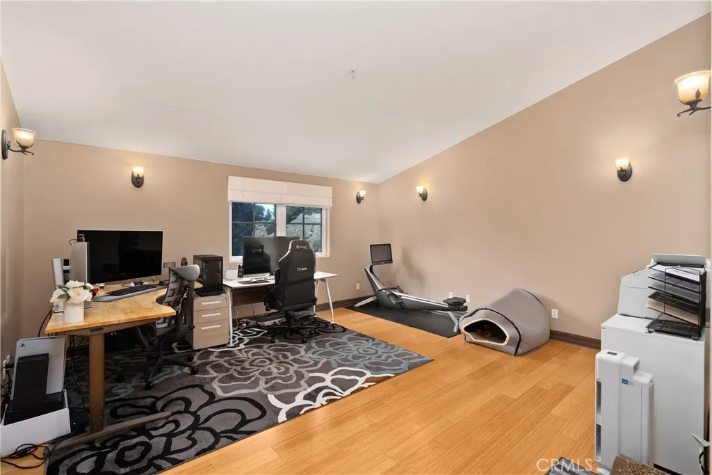 4630 Esparto Road N, Woodland Hills, California 91364 home-pic-23