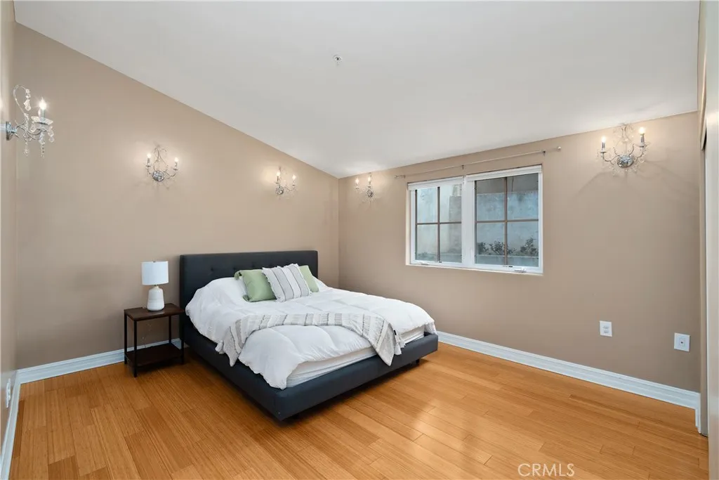 4630 Esparto Road N, Woodland Hills, California 91364 home-pic-17