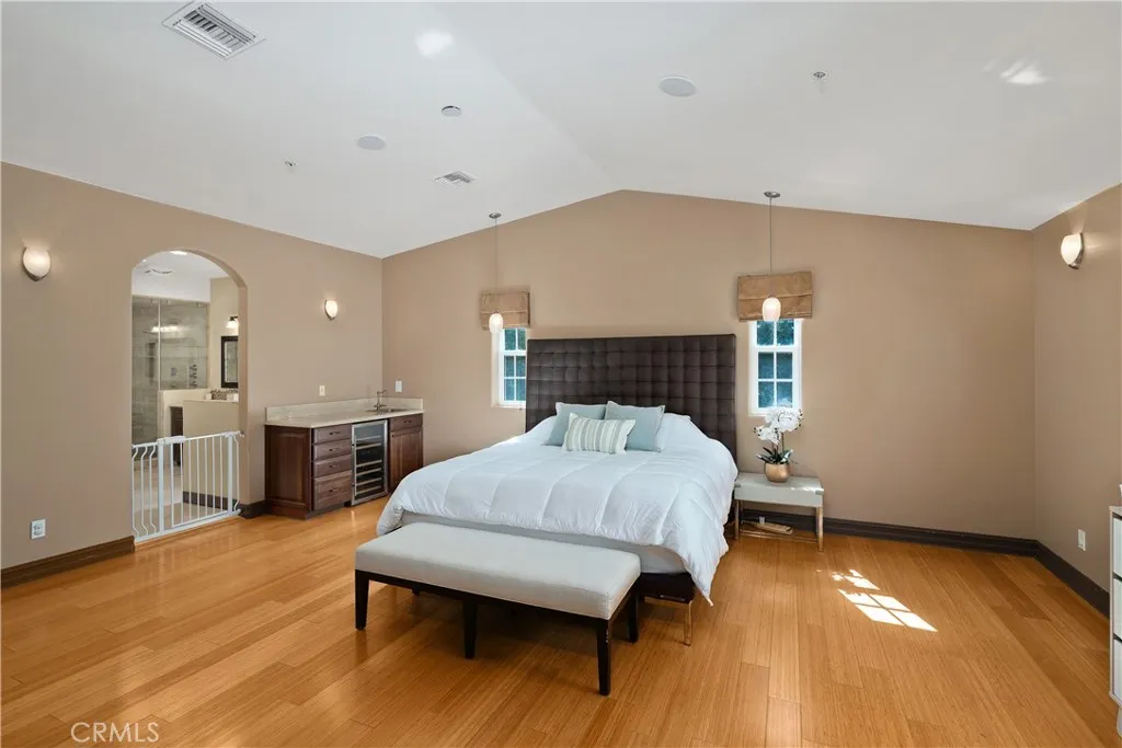 4630 Esparto Road N, Woodland Hills, California 91364 home-pic-48