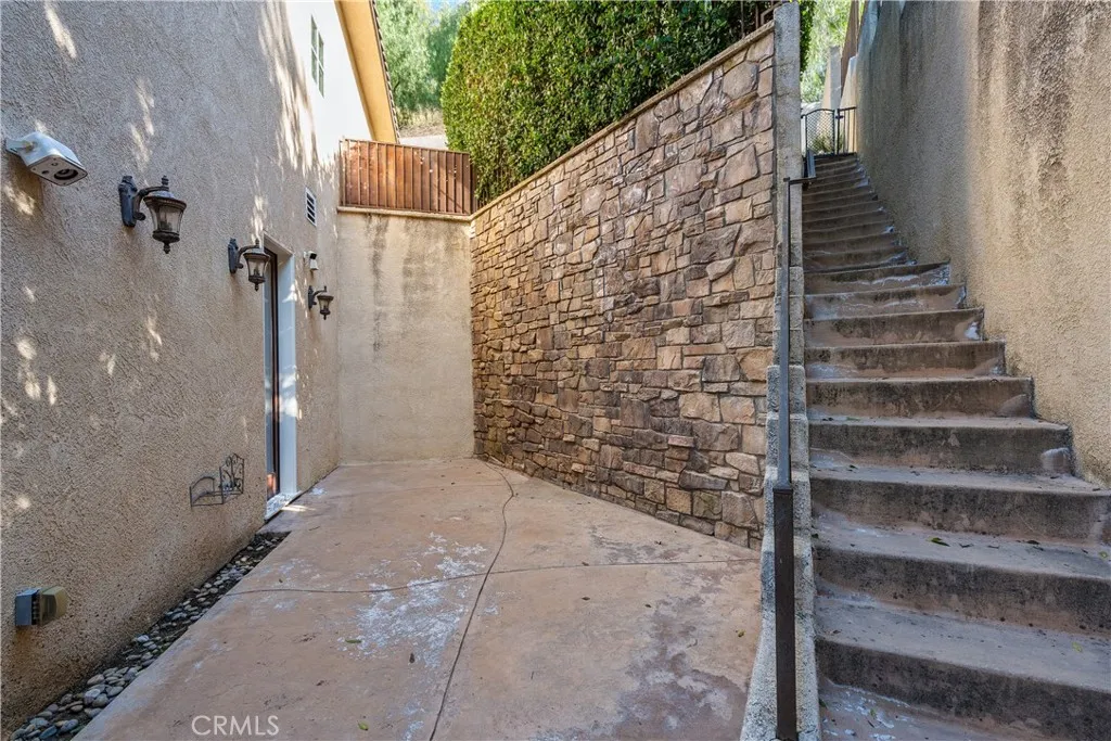 4630 Esparto Road N, Woodland Hills, California 91364 home-pic-56
