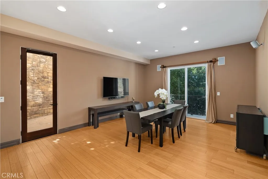 4630 Esparto Road N, Woodland Hills, California 91364 home-pic-37