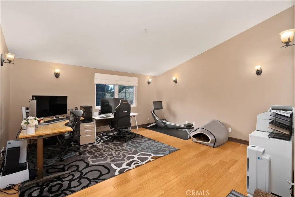 4630 Esparto Road N, Woodland Hills, California 91364 home-pic-45