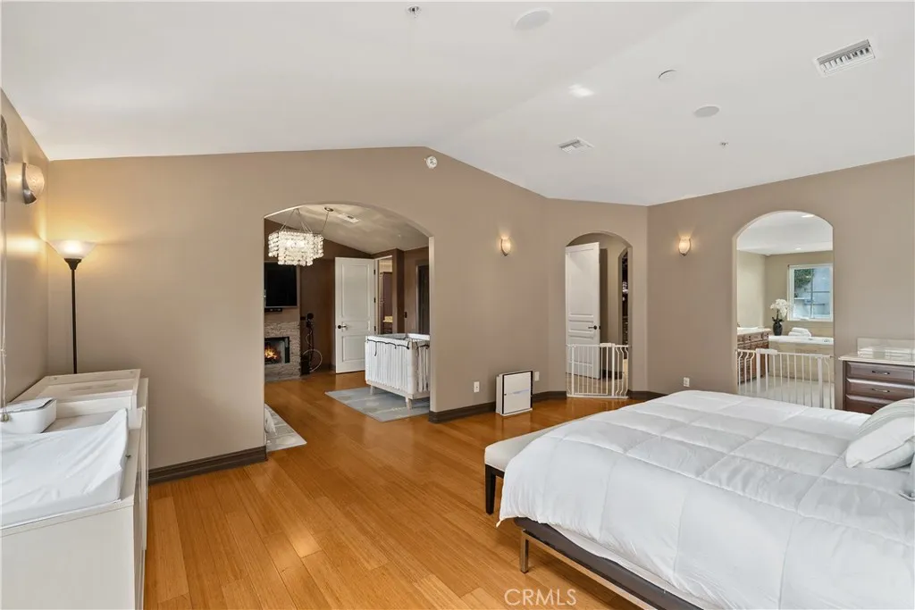 4630 Esparto Road N, Woodland Hills, California 91364 home-pic-49