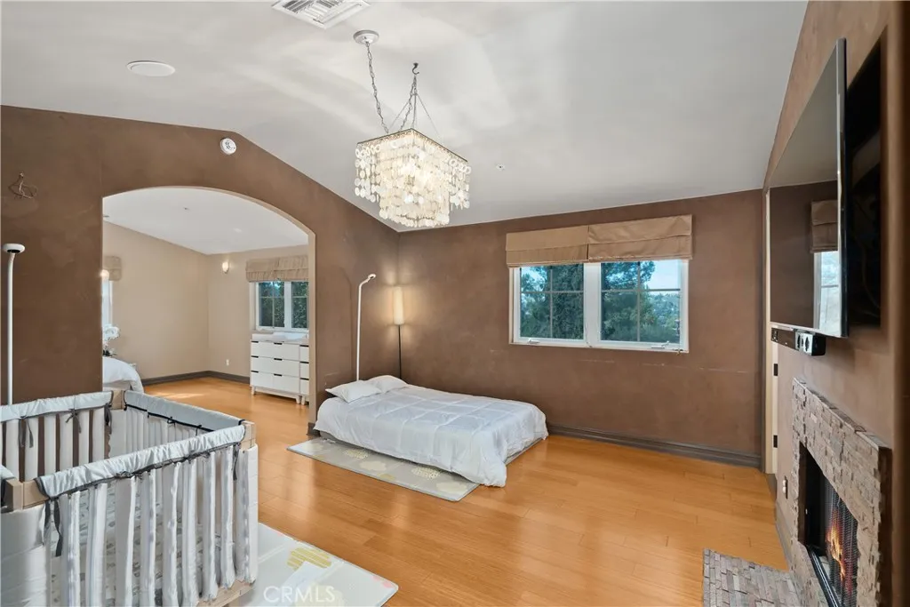 4630 Esparto Road N, Woodland Hills, California 91364 home-pic-13