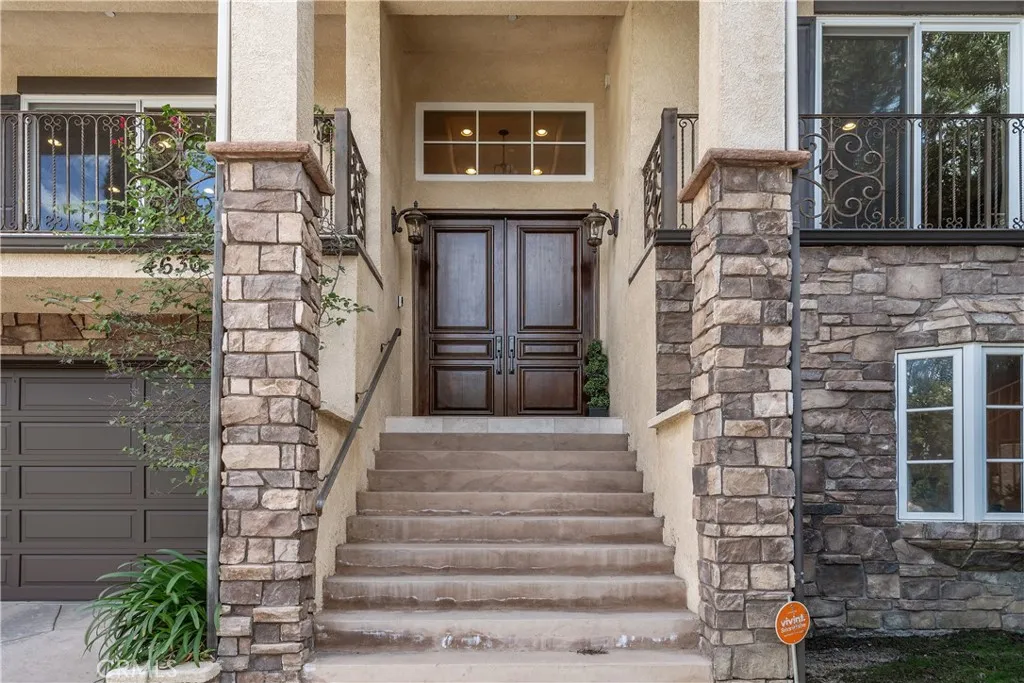 4630 Esparto Road N, Woodland Hills, California 91364 home-pic-32