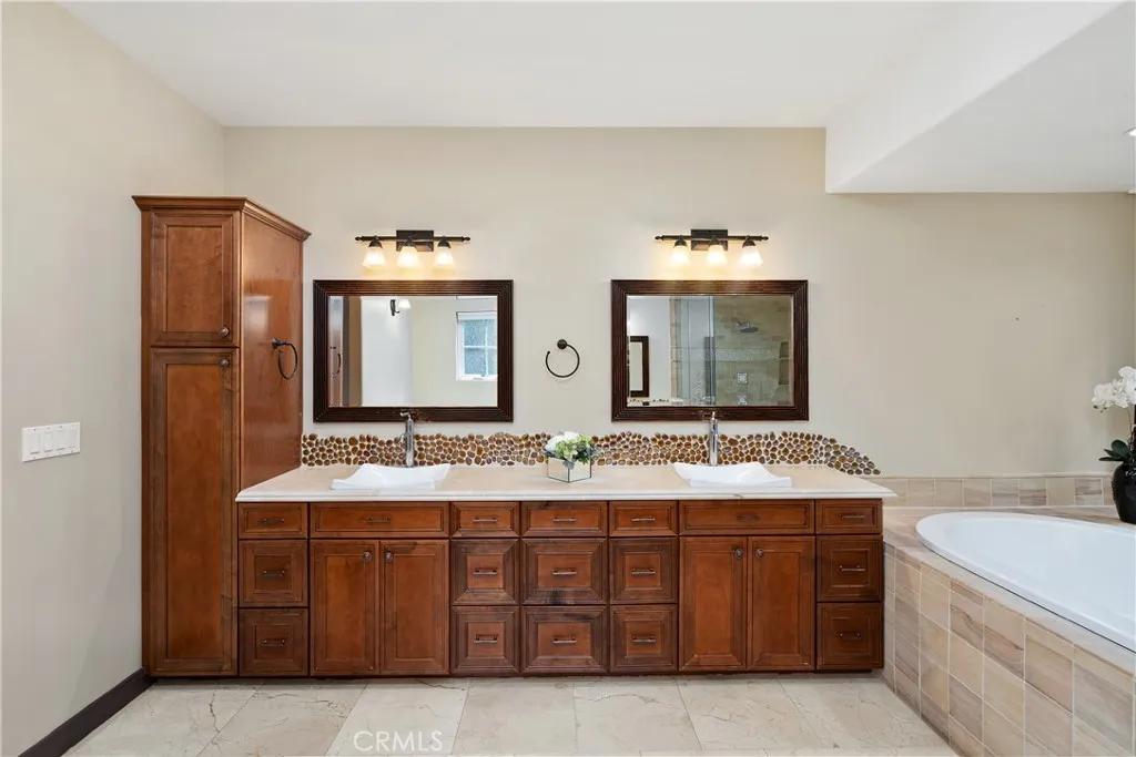 4630 Esparto Road N, Woodland Hills, California 91364 home-pic-51
