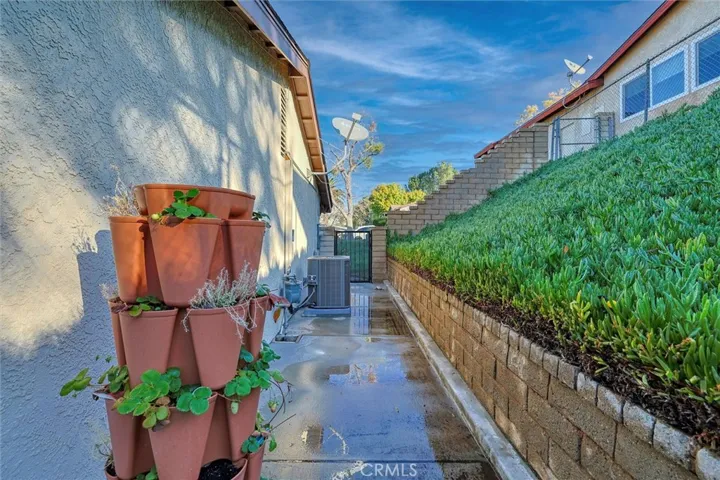 Side yard L