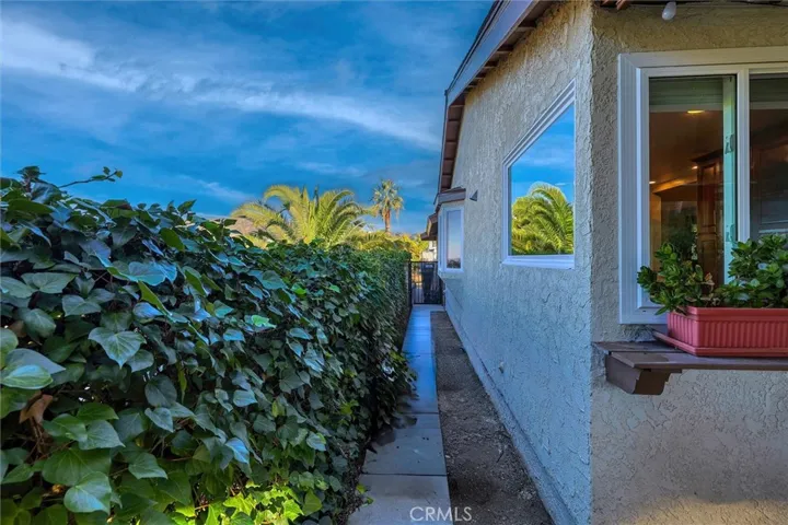 Side yard R