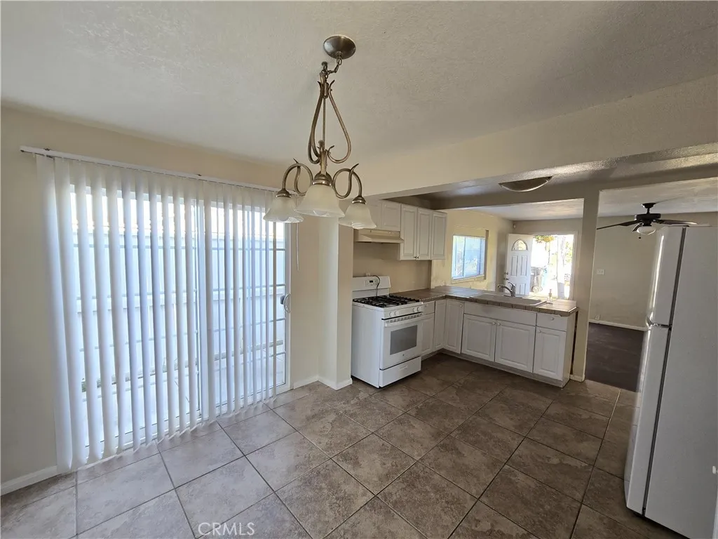 984 Thermal, San Diego, California 92154 home-pic-4