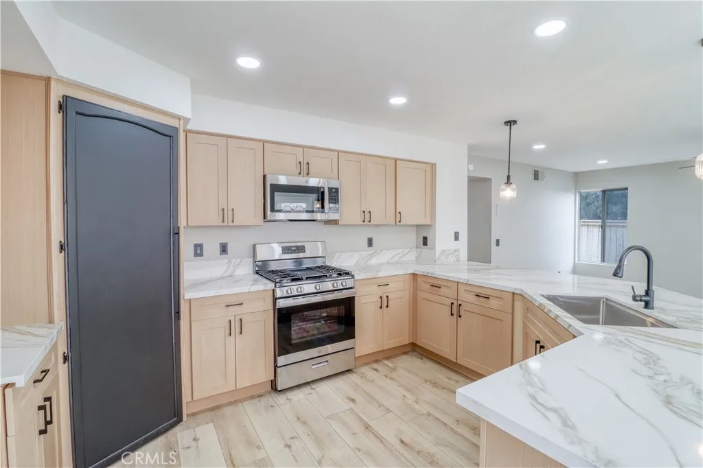 28950 Clear Spring, Highland, California 92346 home-pic-12