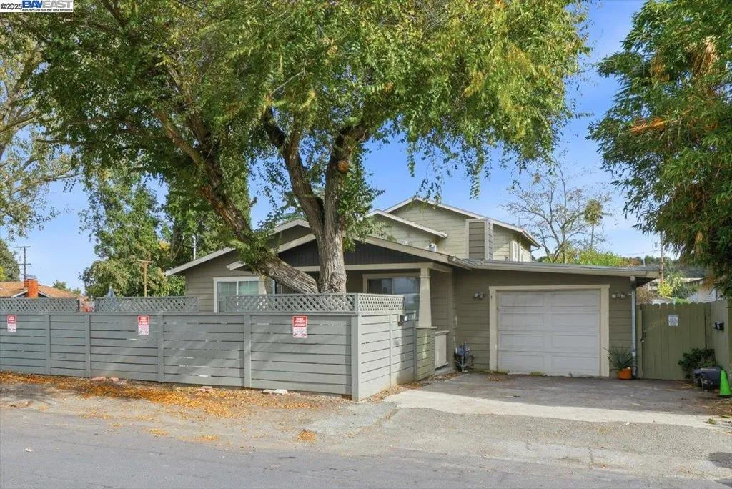 1040 Delacy, Martinez, California 94553 home-pic-1