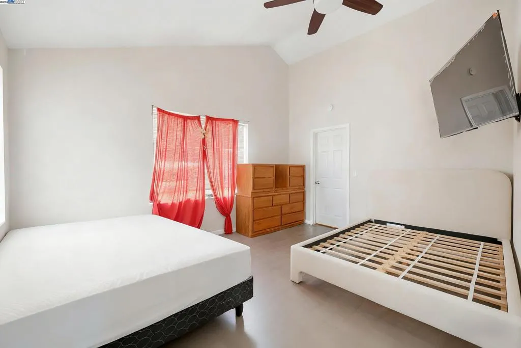 1040 Delacy, Martinez, California 94553 home-pic-27