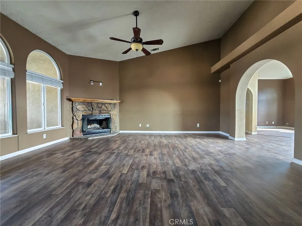 10282 Farmington, Oak Hills, California 92344 home-pic-38