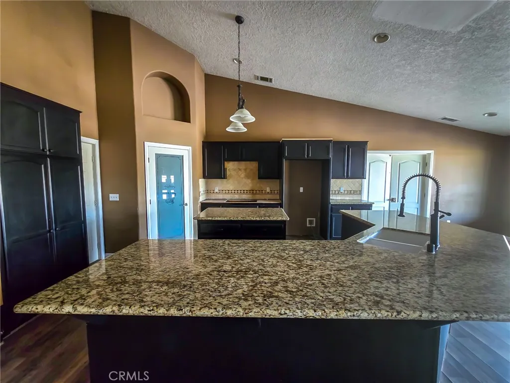 10282 Farmington, Oak Hills, California 92344 home-pic-37