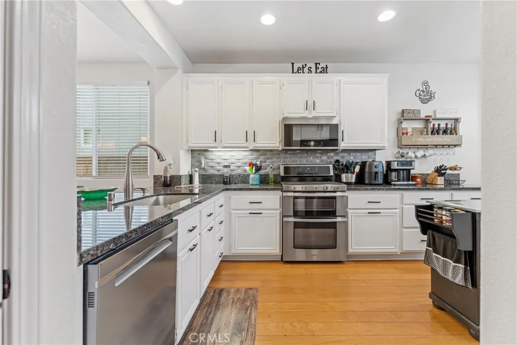 4659 W Avenue J4, Lancaster, California 93536 home-pic-6