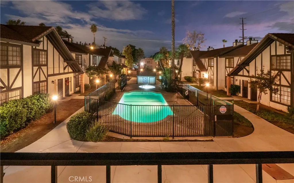 1013 W Linden Street 2, Riverside, California 92507 home-pic-36