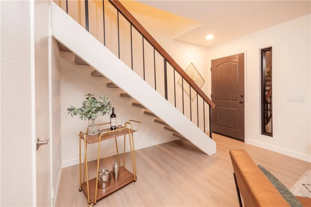 1013 W Linden Street 2, Riverside, California 92507 home-pic-2