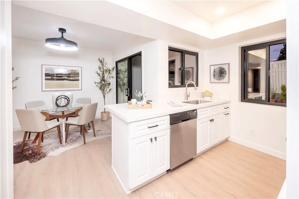 1013 W Linden Street 2, Riverside, California 92507 home-pic-13