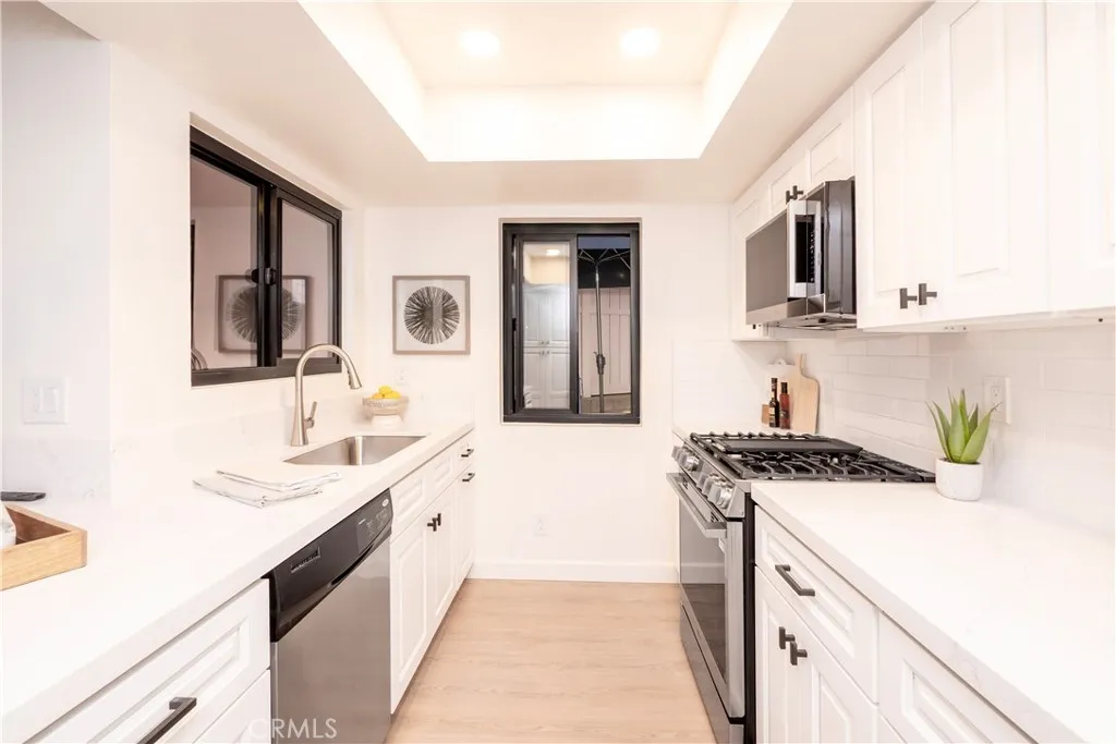 1013 W Linden Street 2, Riverside, California 92507 home-pic-15