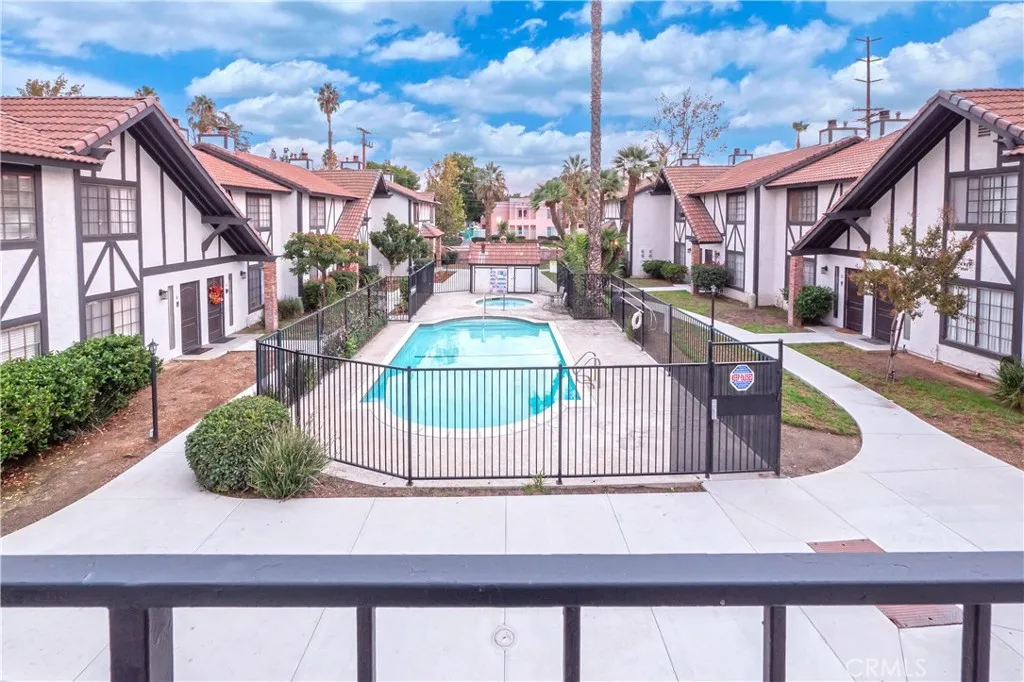 1013 W Linden Street 2, Riverside, California 92507 home-pic-43