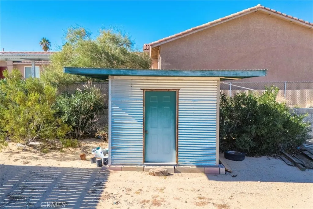 73484 Desert Trail, 29 Palms, California 92277 home-pic-37